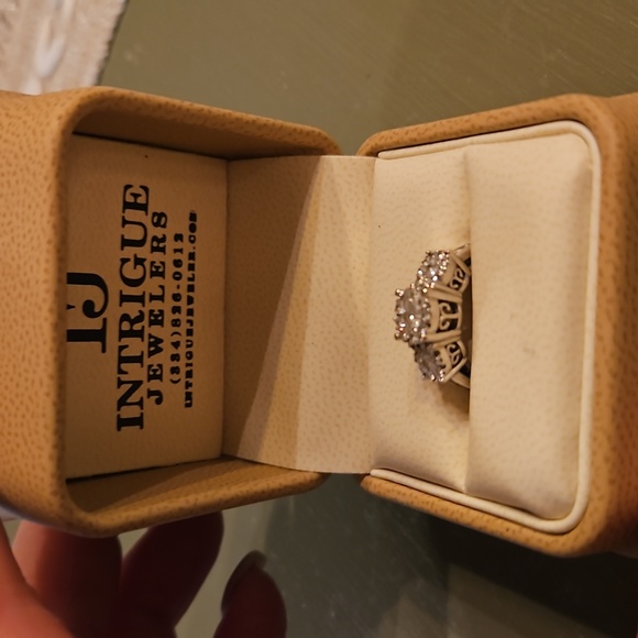 Diamond Engagement Ring - Picture 3 of 4
